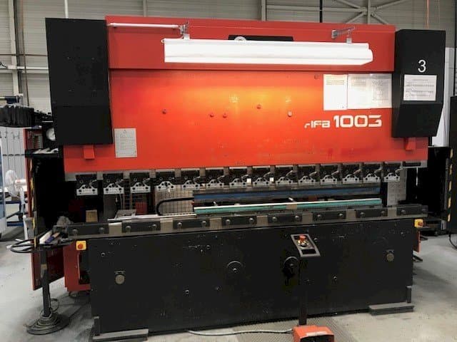 Vista Frontal da AMADA HFBO 100-3 máquina