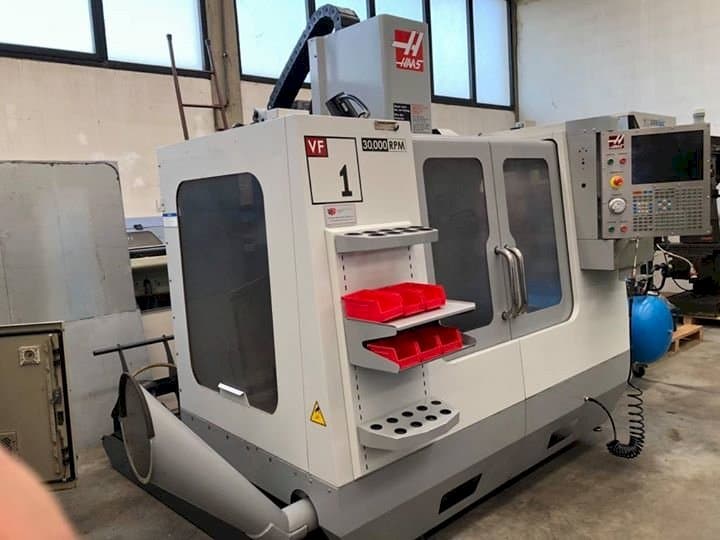 Vista Frontal  da HAAS VF1 SS  máquina