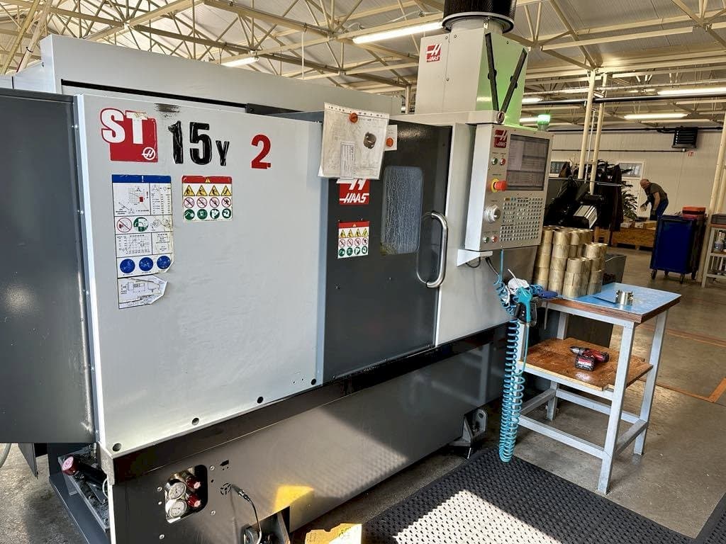 Vista Frontal da HAAS ST-15Y (2019) máquina