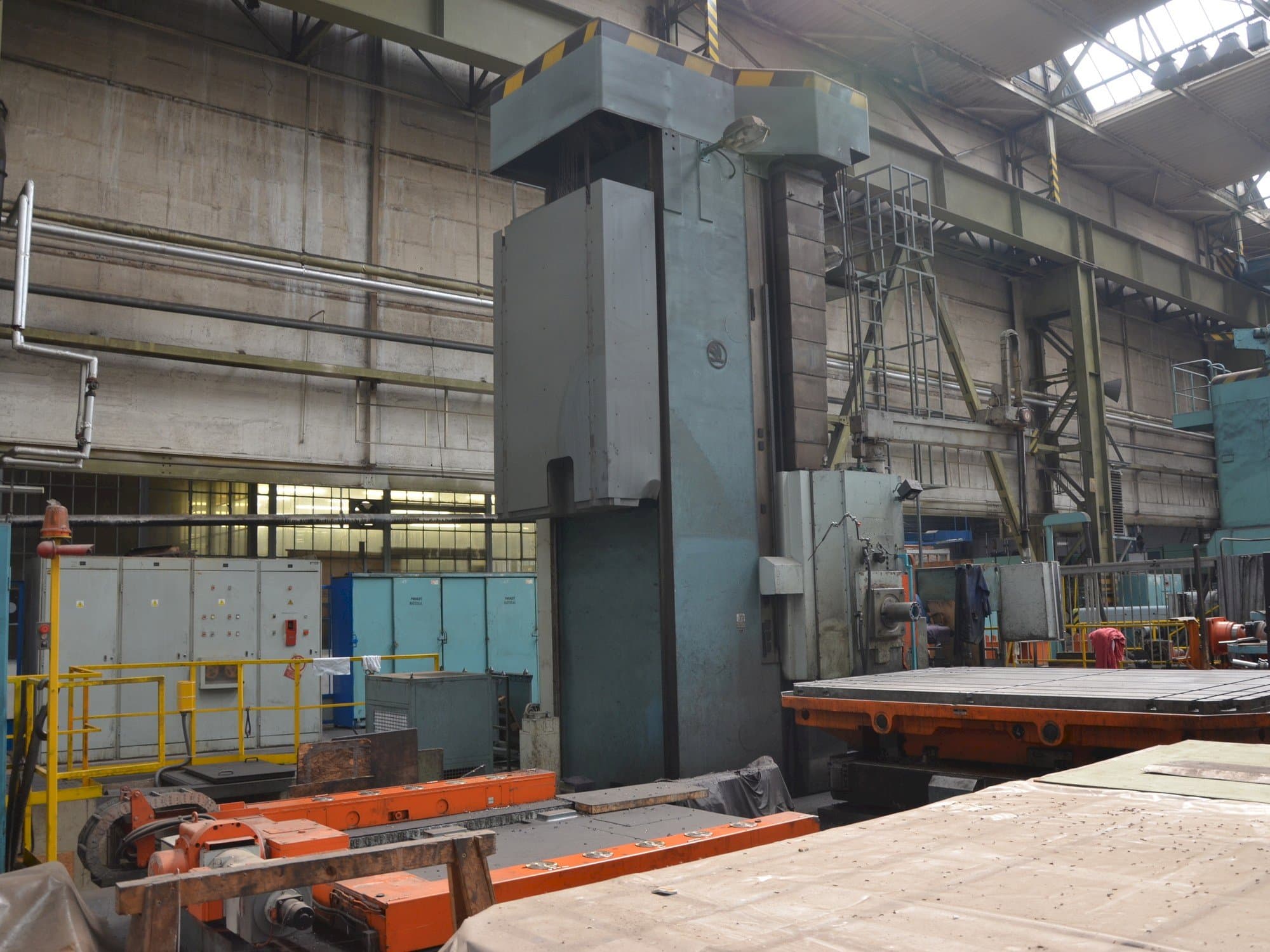 Vista Lateral Esquerda  da SKODA W 180NC  máquina