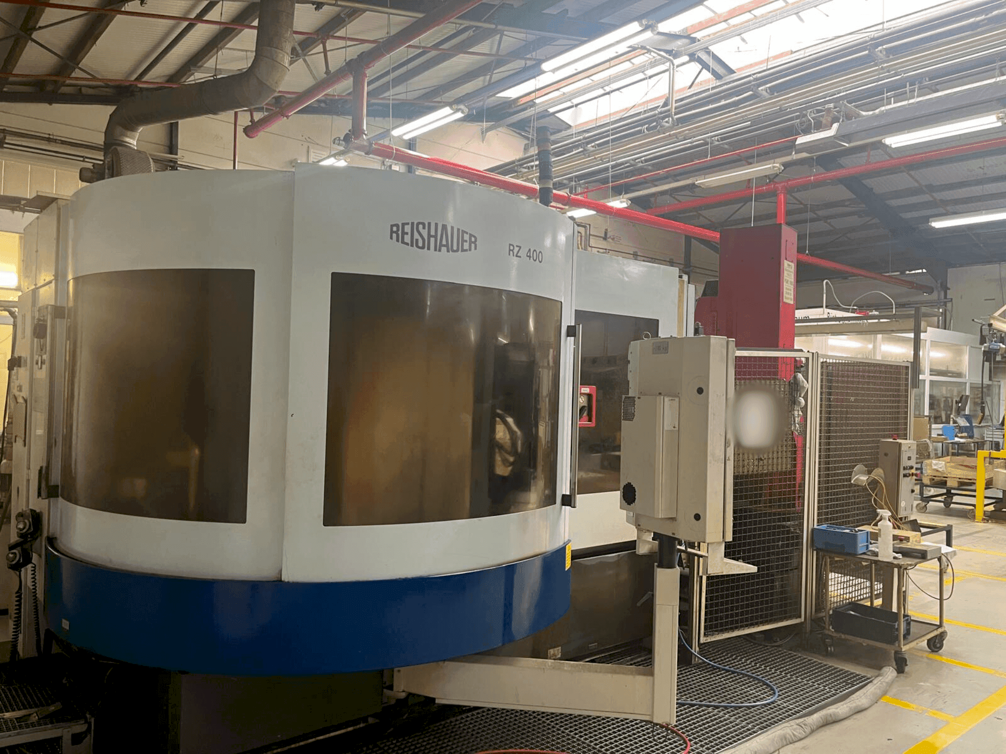Vista Frontal da Reishauer RZ 400 máquina