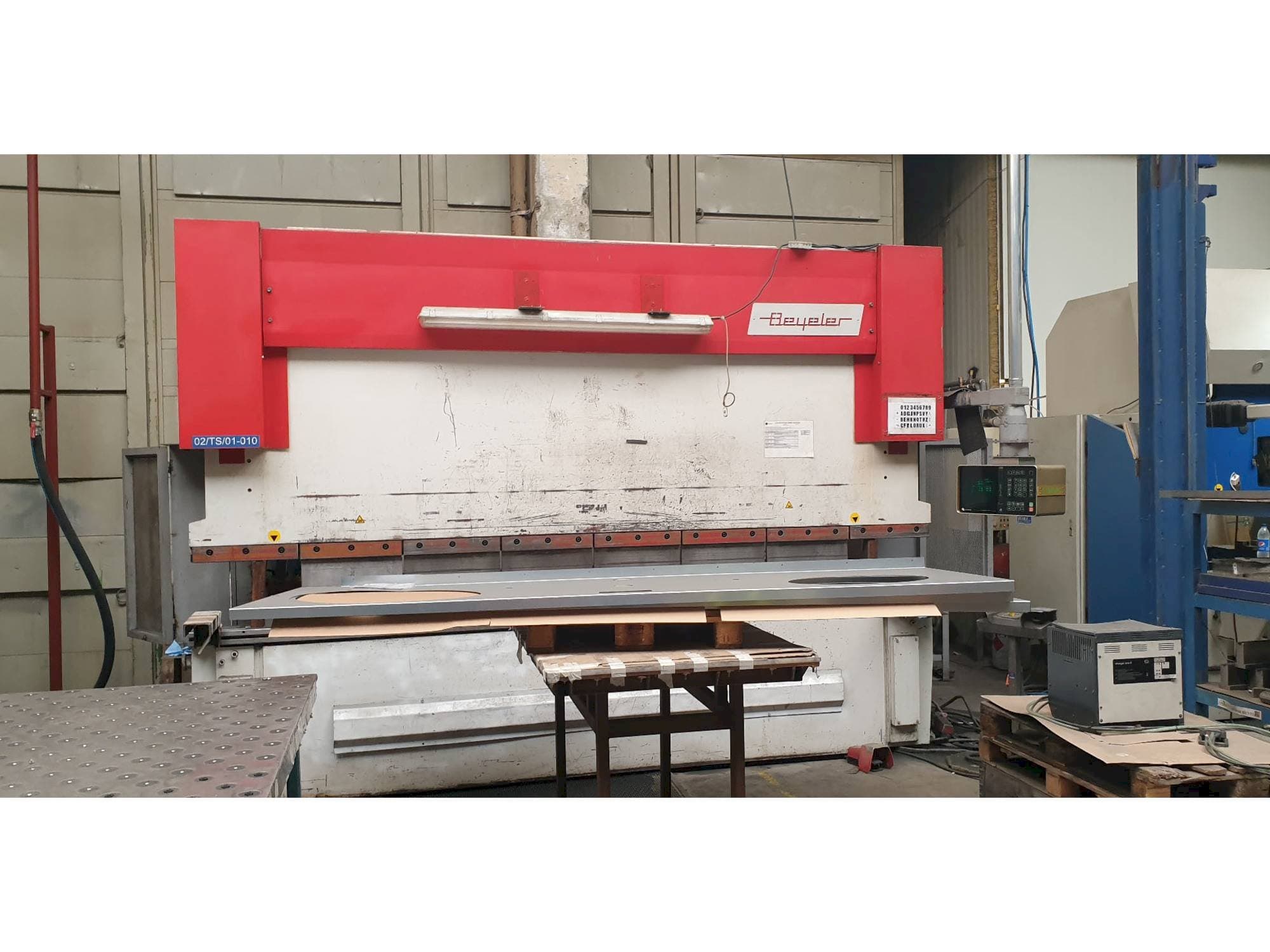 Vista Frontal da BEYELER RT 250x4100 máquina