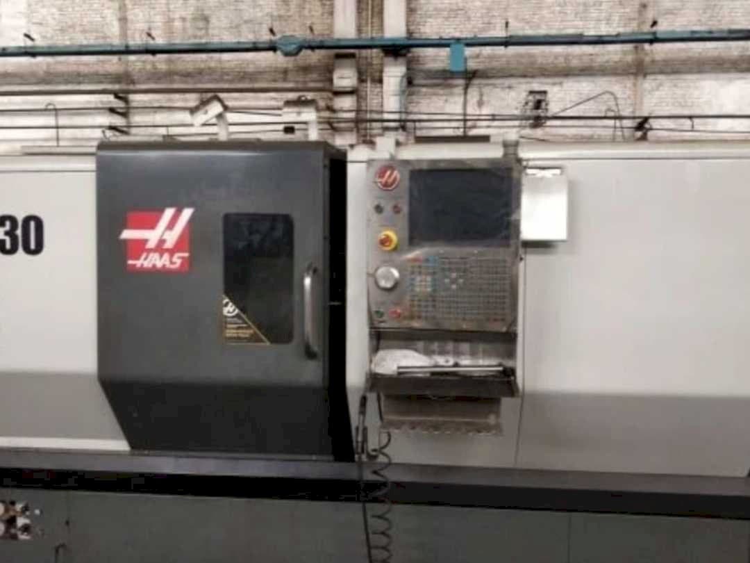 Vista Frontal da HAAS ST-30 máquina