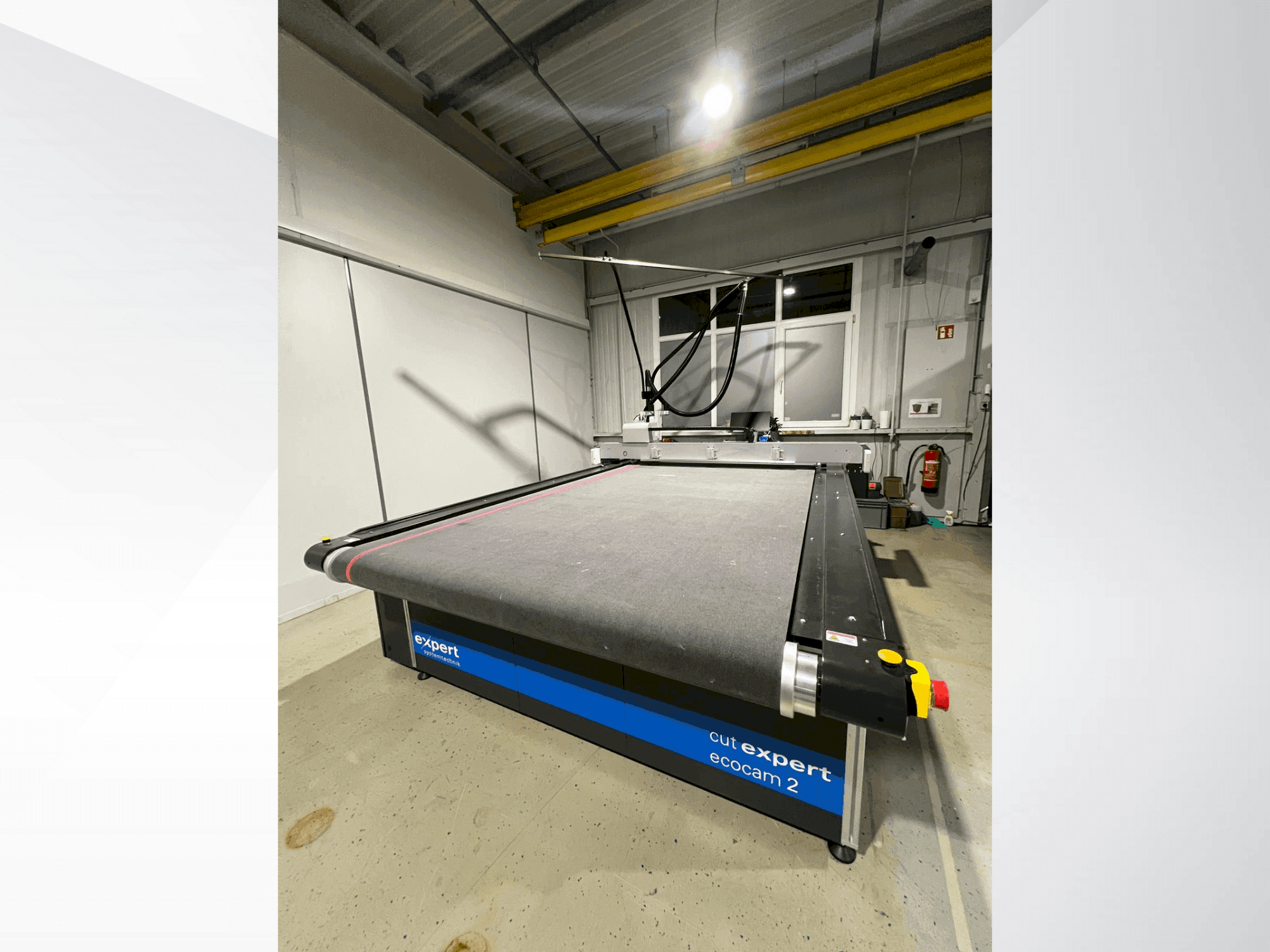 Vista Frontal da EXPERT cut Expert ecocam 2 máquina