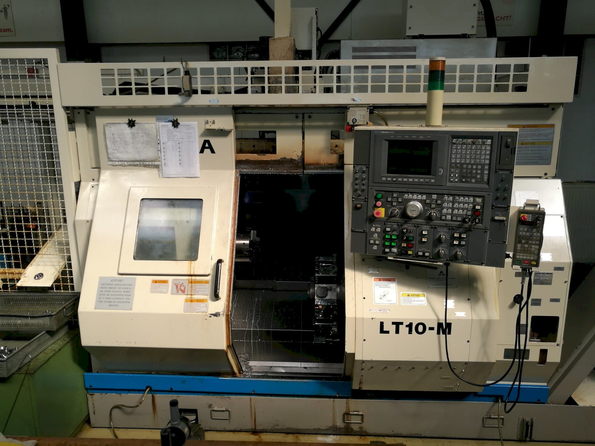 Vista Frontal  da Okuma LT10-M  máquina