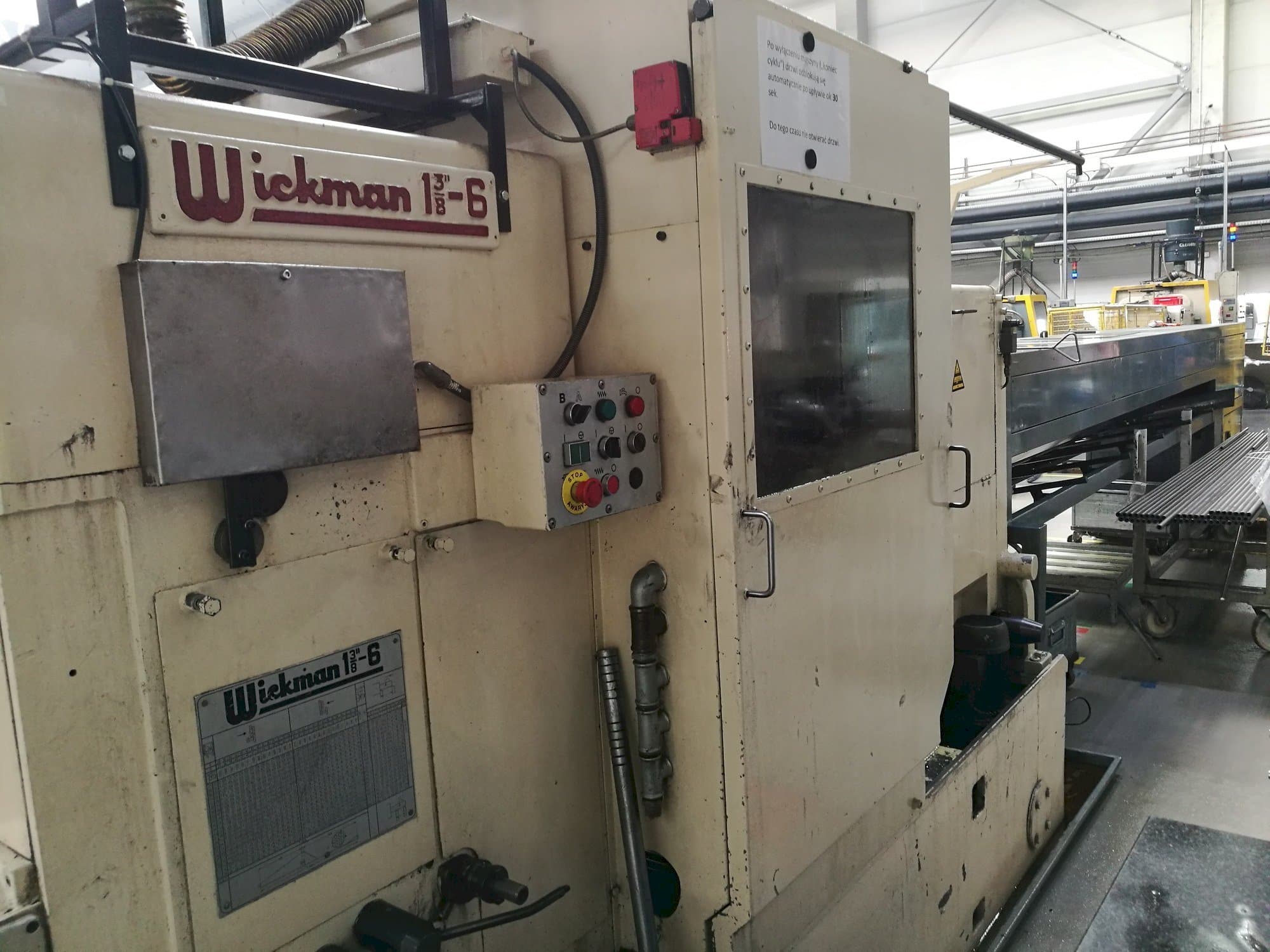 Vista Frontal da Wickman 1 3/8"-6 máquina
