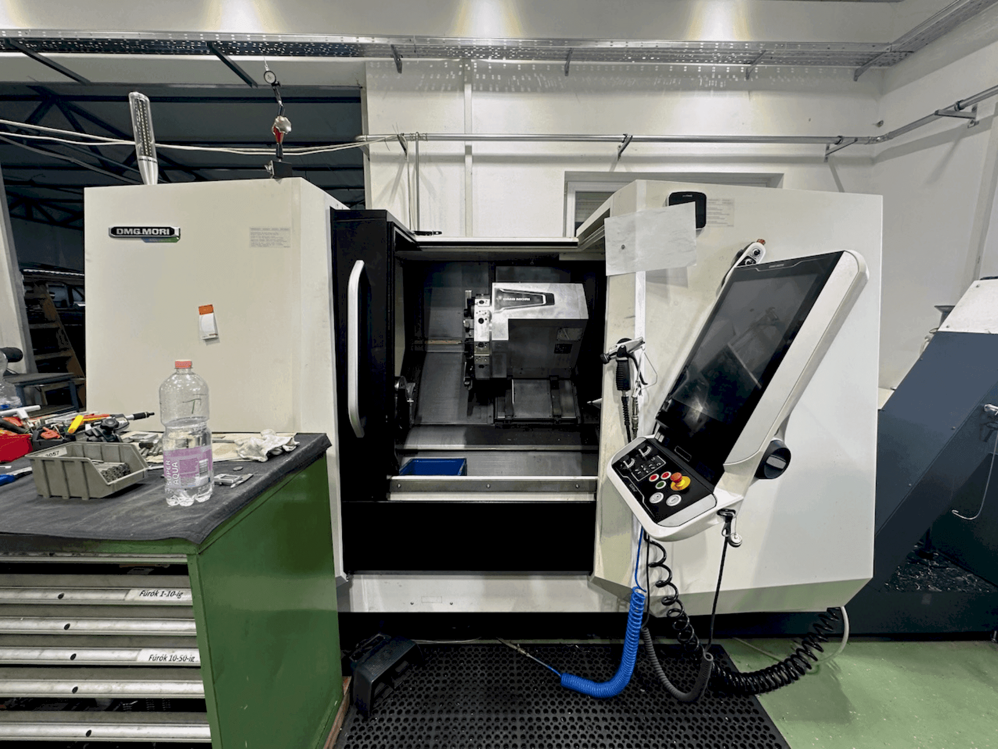 Vista Frontal  da DMG MORI CLX 450 V4  máquina