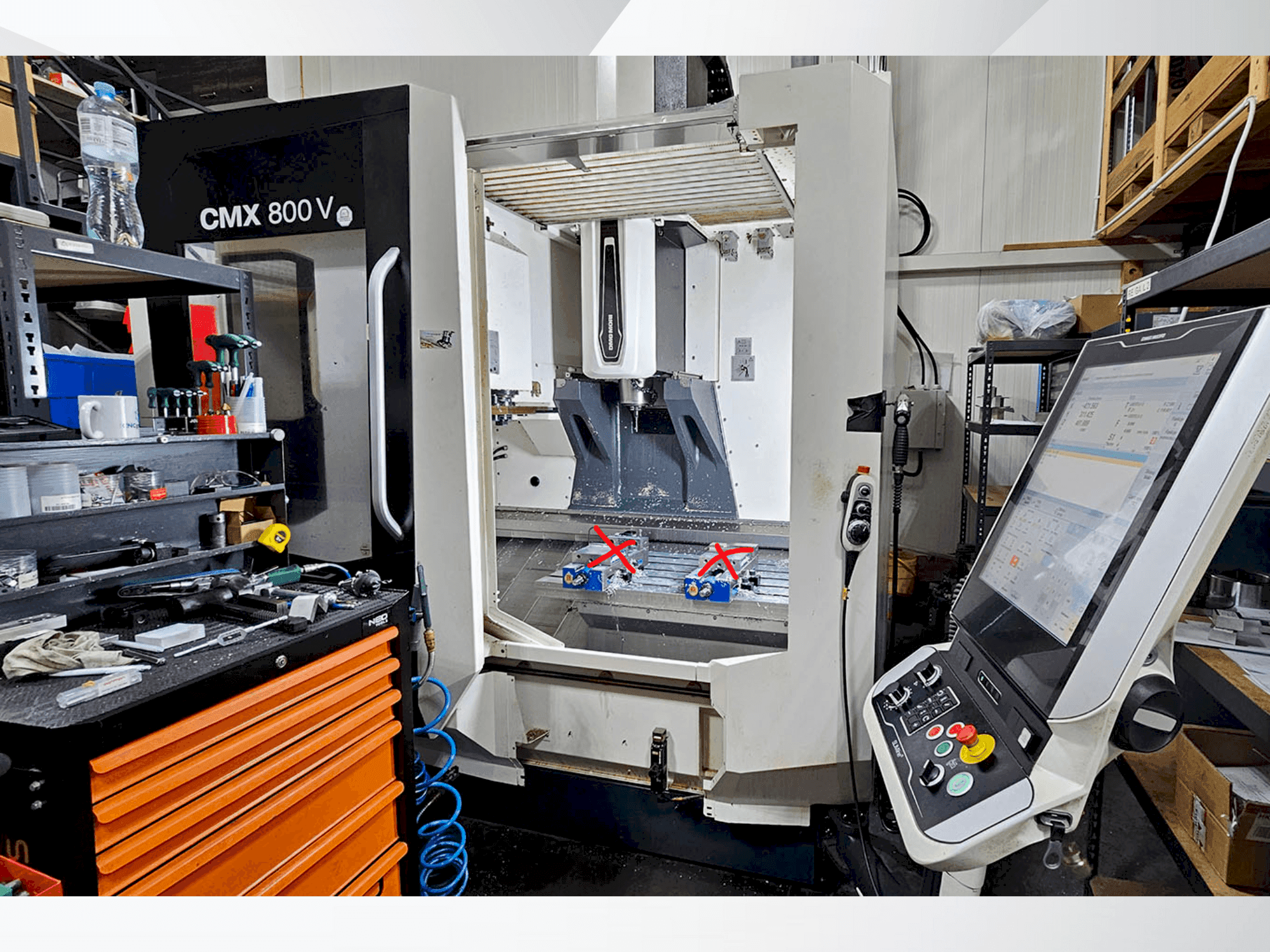 Vista Frontal da DMG CMX 800V máquina