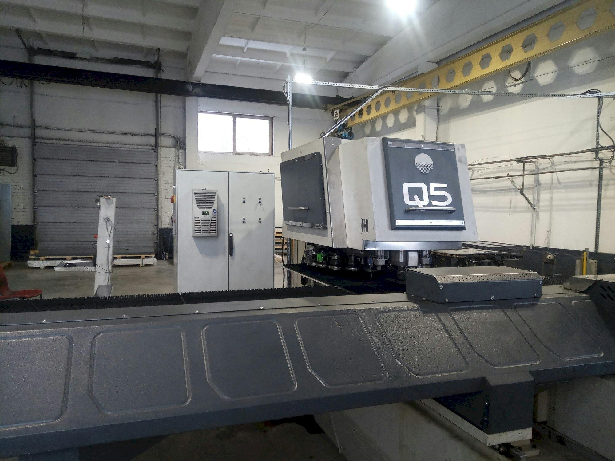 Vista Frontal  da HACO Q5 – 3030 – 20 I  máquina
