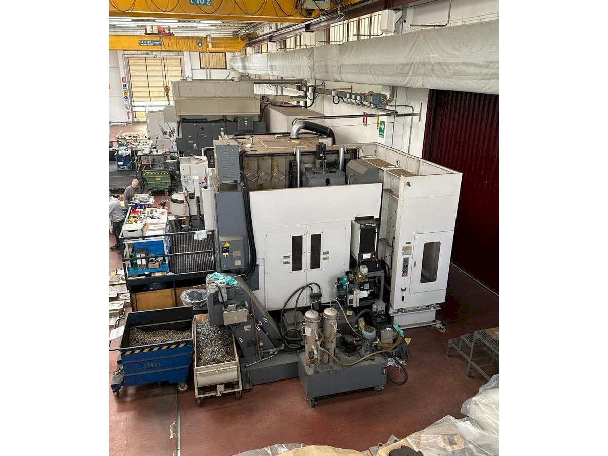 Vista Frontal da Okuma MILLAC 800VH máquina