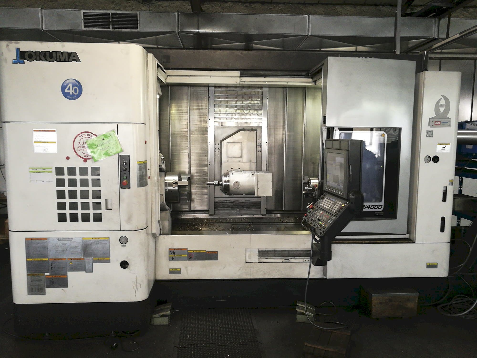 Vista Frontal da Okuma MULTUS U4000 máquina