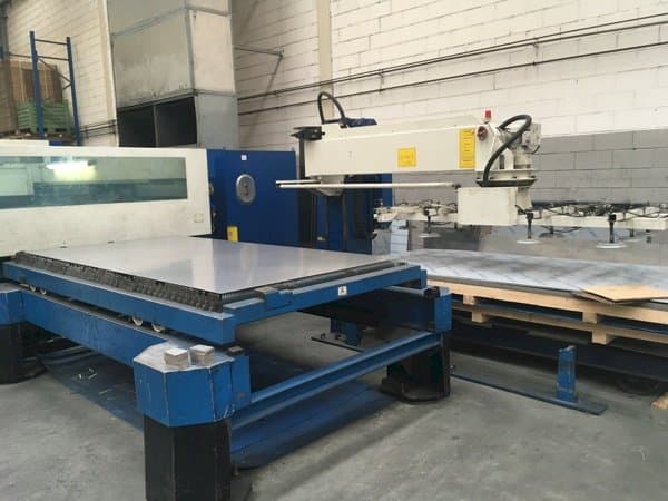 Vista Frontal da Trumpf Trumatic L3050 máquina