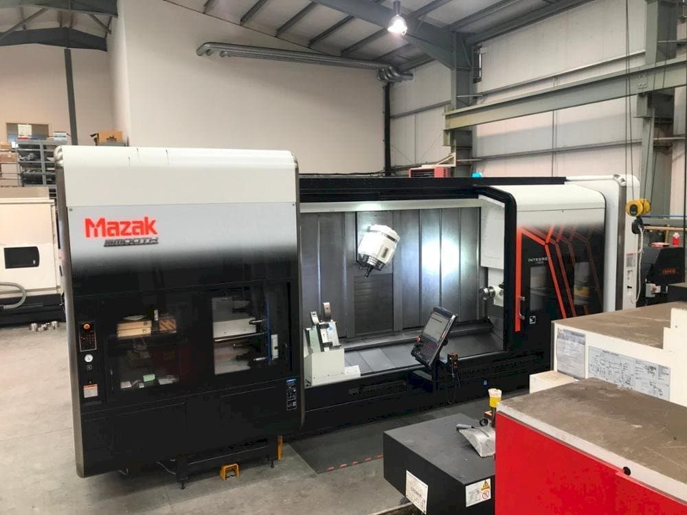 Vista Frontal  da Mazak INTEGREX i-500  máquina