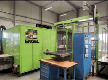 Vista Frontal da Engel Duo 11050/1100 WP máquina