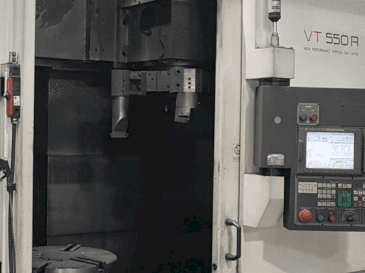 Vista Frontal da HWACHEON VT550R máquina