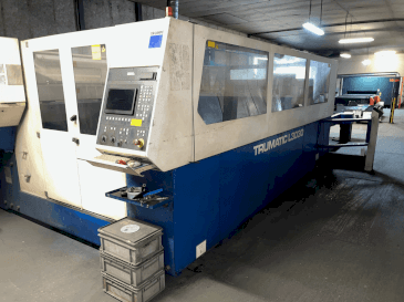 Vista Frontal da TRUMPF TRUMATIC L3030 máquina