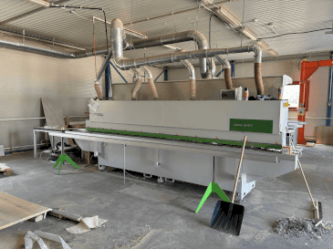 Vista Frontal da BIESSE Jade 240 máquina
