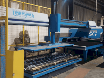 Vista Frontal da Finn-Power Shear Genius TRS 6 SBU máquina