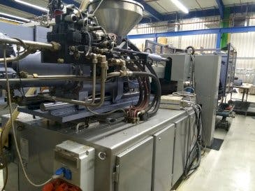 Vista Frontal  da HPM Hemscheid 2500-1400  máquina