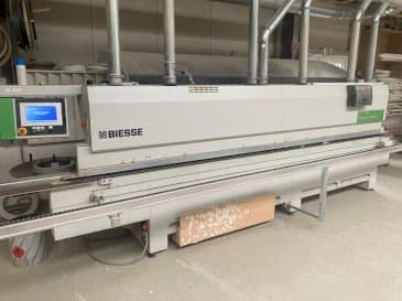 Vista Frontal da BIESSE AKRON 1440 máquina