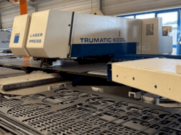 Vista Frontal da TRUMPF Trumatic 600L máquina