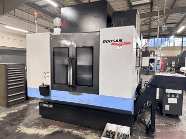 Vista Frontal da DOOSAN VC 510 máquina