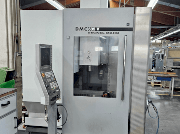 Vista Frontal da DMG DECKEL MAHO DMC 635V máquina