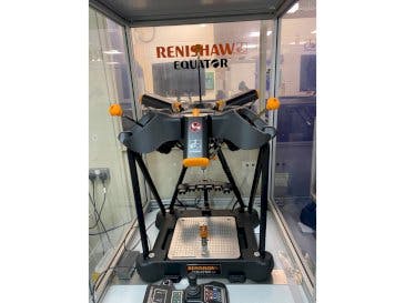 Vista Frontal  da RENISHAW Equator 300  máquina