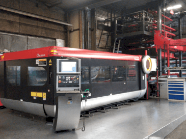 Vista Frontal da AMADA LC-3015F1NT 4kW CO2 máquina