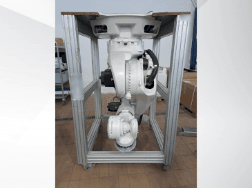 Vista Frontal  da KUKA KR270 R2700 C ultra MED (2015)  máquina