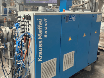 Vista Frontal da Krauss Maffei KME 45 XS máquina