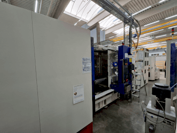 Vista Frontal da Engel duo 2400/650 máquina