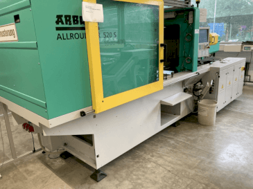 Vista Frontal da Arburg Allrounder 520S-1600-400 máquina