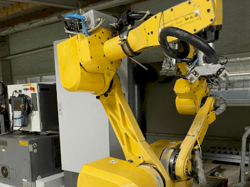 Vista Frontal  da FANUC M-6iB  máquina