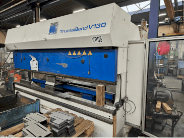 Vista Frontal da TRUMPF TrumaBend V130 máquina