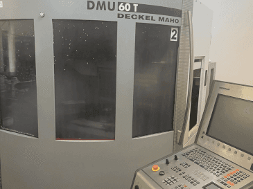 Vista Frontal da DMG DECKEL MAHO DMU 60T máquina