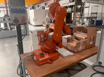 Vista Frontal  da ABB IRB 140 M2000  máquina