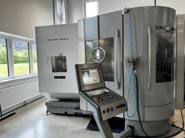 Vista Frontal da DMG DECKEL MAHO DMC 60T máquina