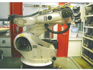 Vista Lateral Esquerda  da KUKA KR 150-2 2000  máquina