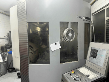 Vista Frontal  da DECKEL MAHO DMU 80T (2002)  máquina