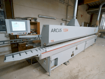 Vista Frontal da HOLZHER ARCUS 1334 FV2 máquina