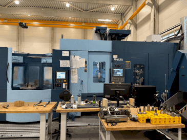Vista Frontal da Matsuura MAM72-70V máquina
