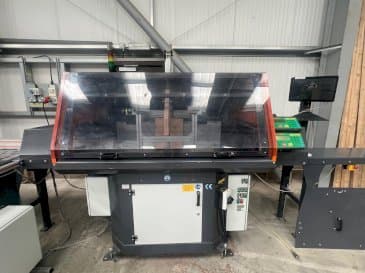 Vista Frontal da TIGER UKA 600 Cross cut installation máquina