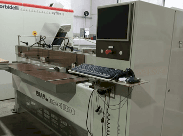 Vista Frontal da OMAL Insert 1300 máquina