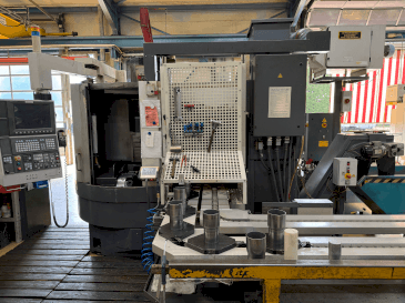 Vista Frontal  da Okuma LVT 300-M  máquina