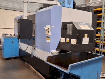 Vista Frontal da DOOSAN DNM 750 II máquina