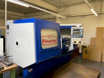 Vista Frontal  da Pinacho CNC 260  máquina