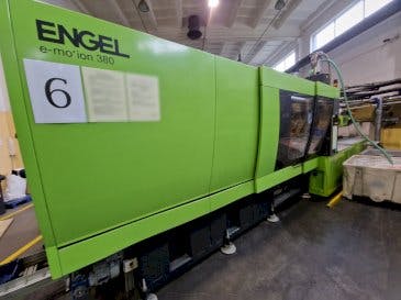 Vista Frontal  da Engel e-motion 2440/380 T  máquina