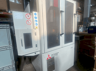 Vista Frontal  da Mitsubishi EA8  máquina