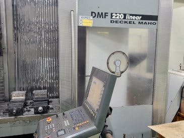 Vista Frontal  da DECKEL MAHO DMF 220 Linear  máquina